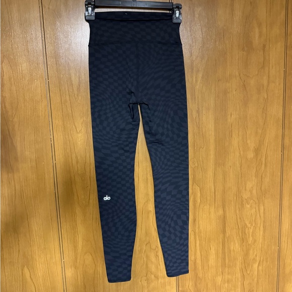 Alo yoga checkered legging - Picture 3 of 7